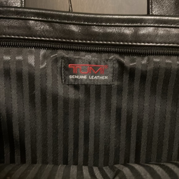 Tumi genuine leather laptop bag - Picture 5 of 7